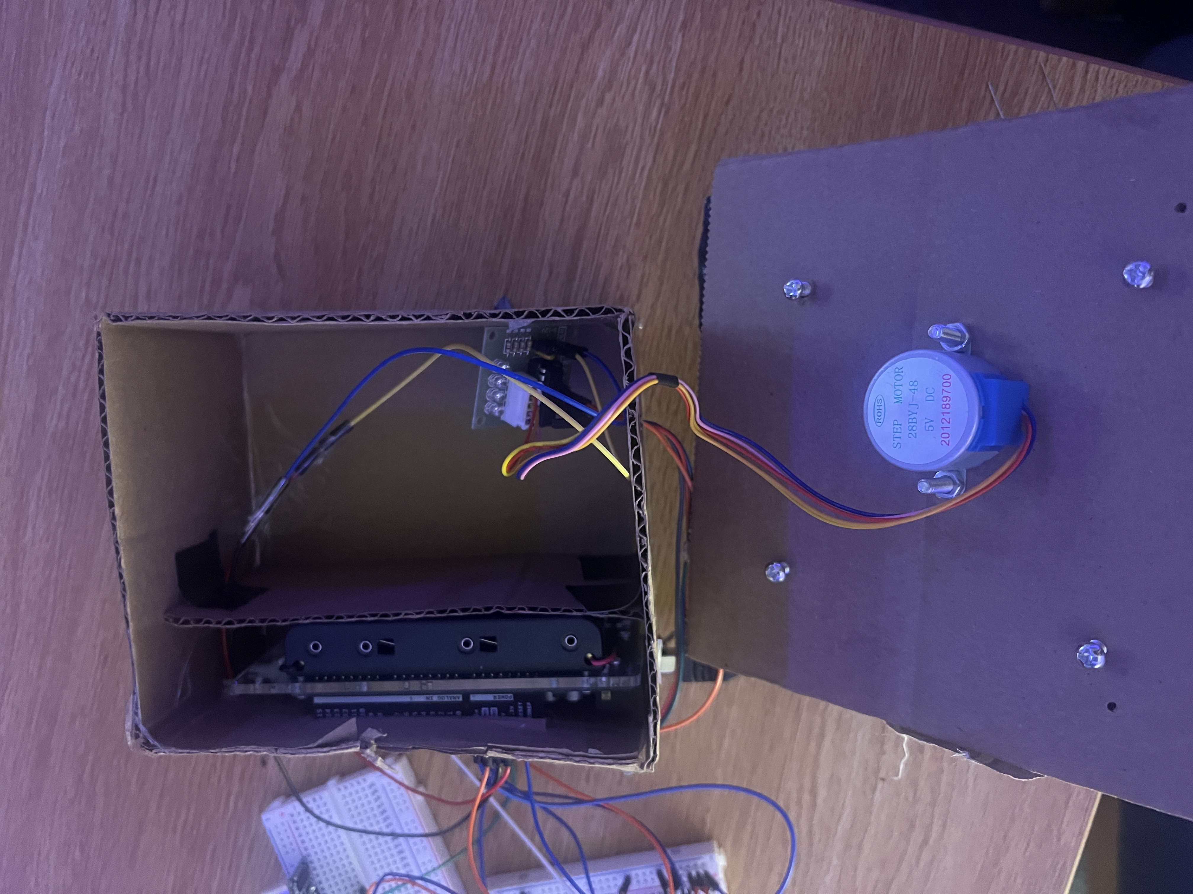 Color-tracking turret prototype with stepper motor